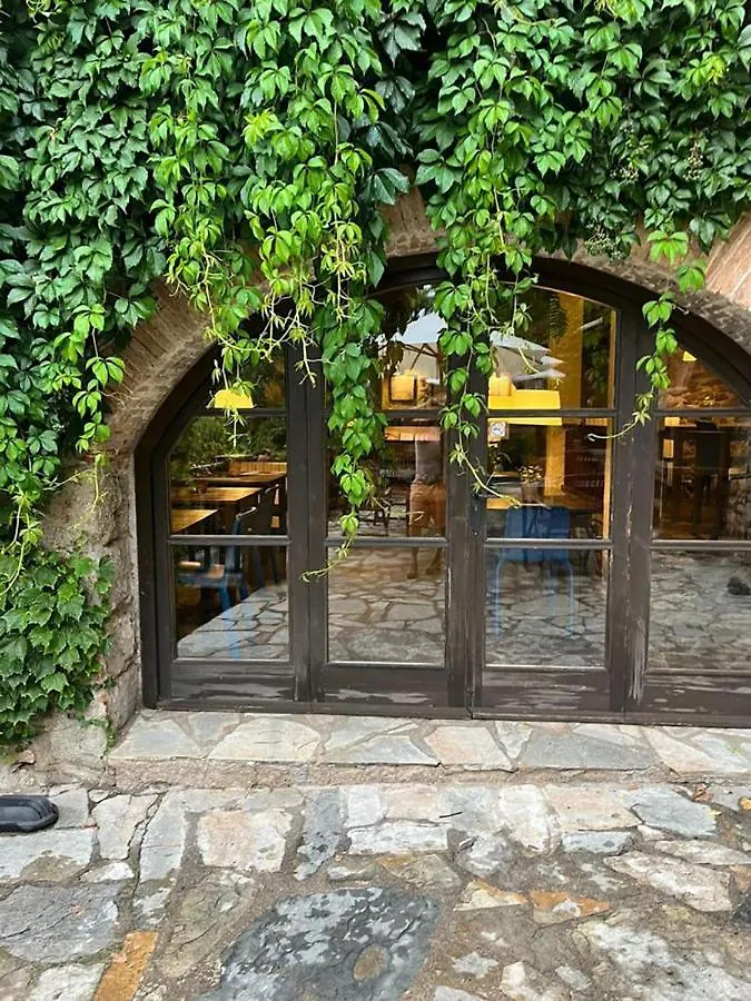 El Querol Vell Hotel Borreda 3*,